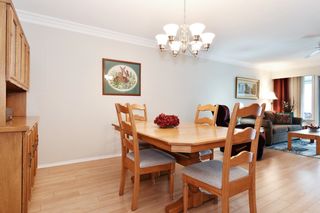 Photo 5: 210 32691 GARIBALDI Drive in Abbotsford: Central Abbotsford Townhouse for sale in "CARRIAGE LANE" : MLS®# R2625039