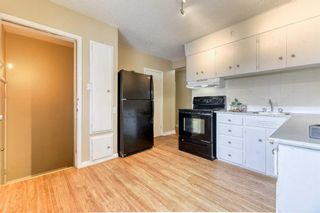 Photo 11: 560 Northmount Drive NW in Calgary: Cambrian Heights Detached for sale : MLS®# A2063090
