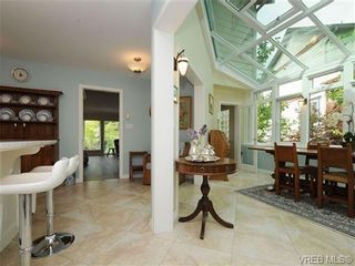 Photo 4: 28 118 Aldersmith Pl in VICTORIA: VR Glentana Row/Townhouse for sale (View Royal)  : MLS®# 681515