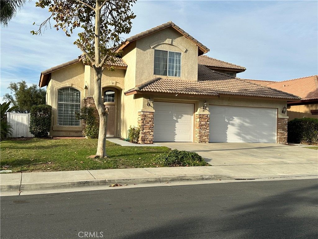 Main Photo: 37 Del Pizzoli in Lake Elsinore: Residential Lease for sale (SRCAR - Southwest Riverside County)  : MLS®# SW23182960