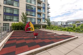 Photo 6: 404 138 W 1ST Avenue in Vancouver: False Creek Condo for sale in "Wall Centre False Creek East" (Vancouver West)  : MLS®# R2870599
