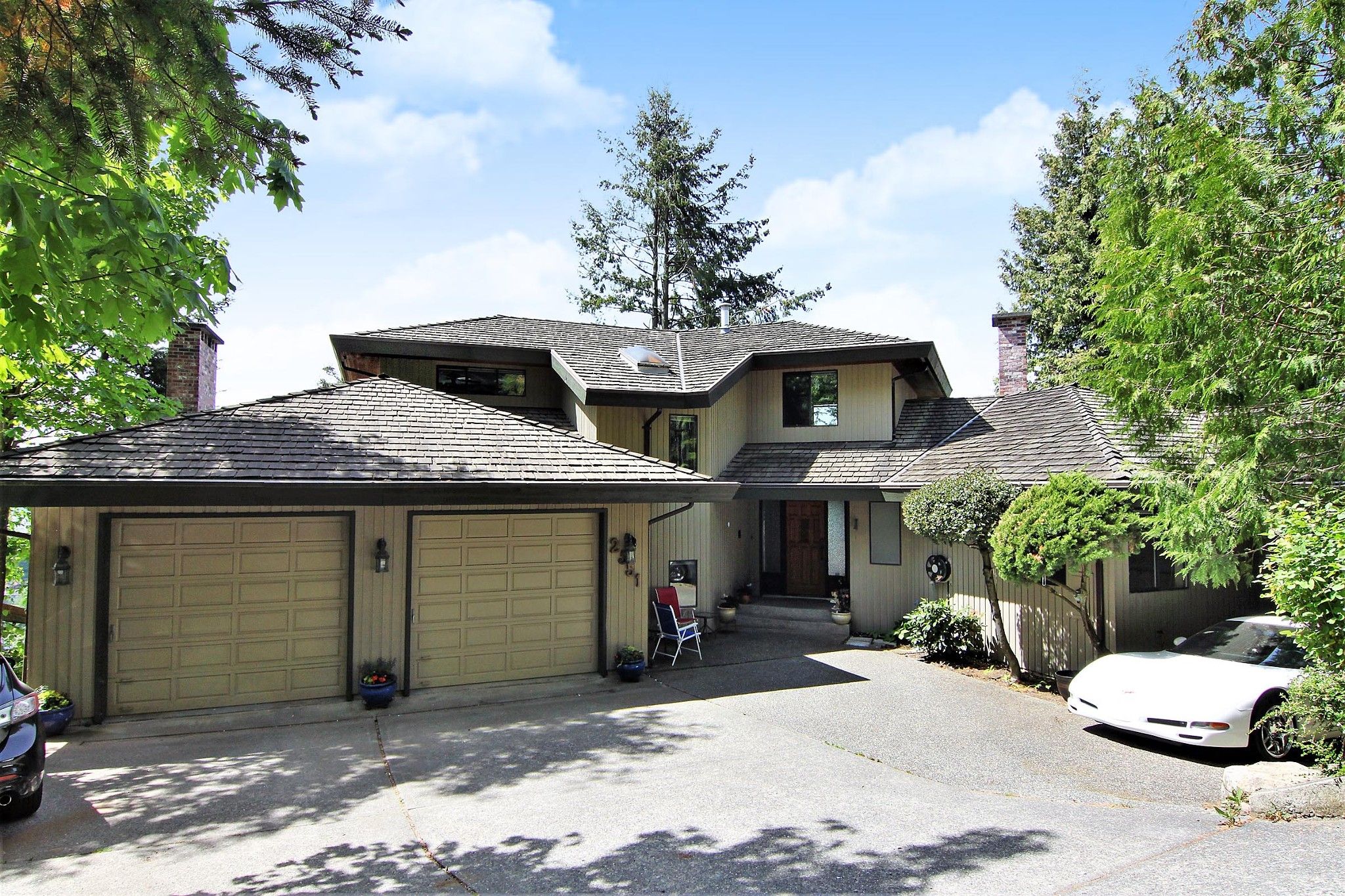 Main Photo: 2551 ZURICH Drive in Abbotsford: Abbotsford East House for sale in "Glen Mountain" : MLS®# R2370000