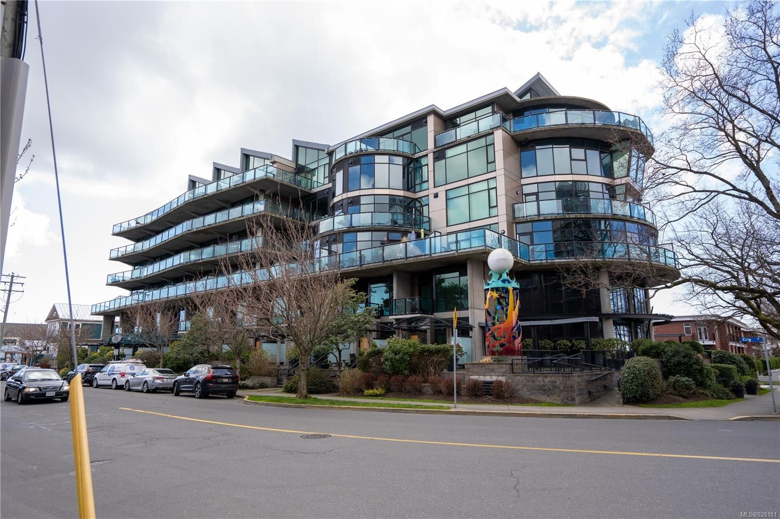 Main Photo: 102 21 Erie St in Victoria: Vi James Bay Row/Townhouse for sale : MLS®# 928181