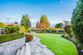 Photo 2: 2817 BELLEVUE Avenue in West Vancouver: Dundarave House for sale : MLS®# R2892420