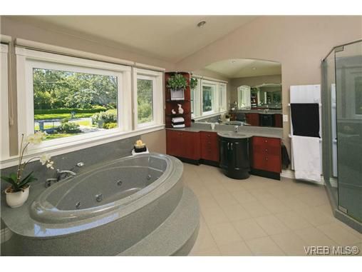 Photo 14: Photos: 3435 Upper Terrace Rd in VICTORIA: OB Uplands House for sale (Oak Bay)  : MLS®# 706901