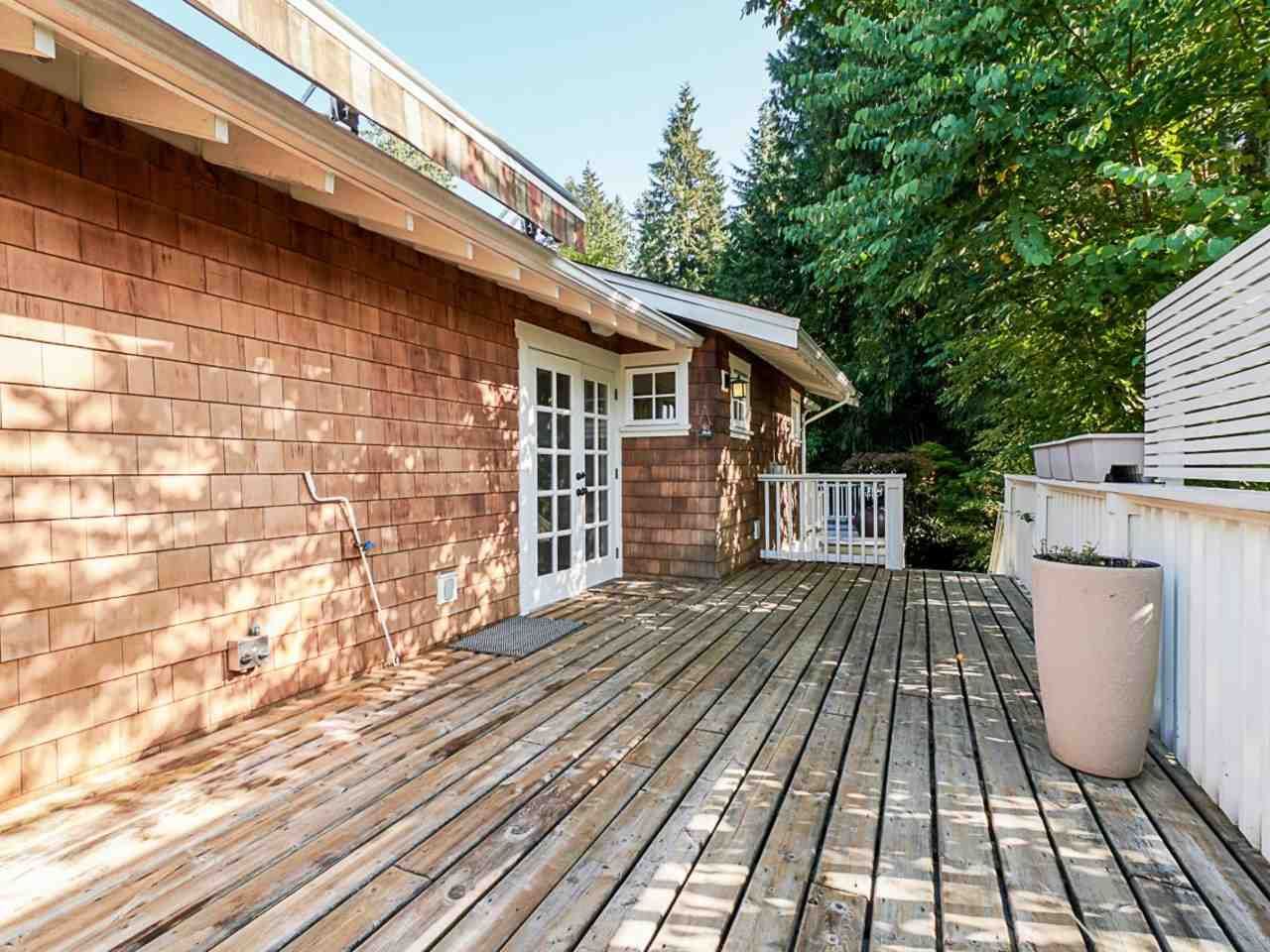 Photo 37: Photos: 850 FOREST HILLS Drive in North Vancouver: Edgemont House for sale in "Edgemont" : MLS®# R2506878