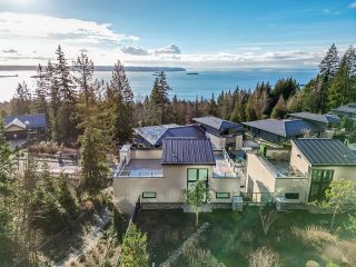 Photo 3: 2991 BURFIELD Place in West Vancouver: Cypress Park Estates 1/2 Duplex for sale in "Mulgrave Park" : MLS®# R2838660