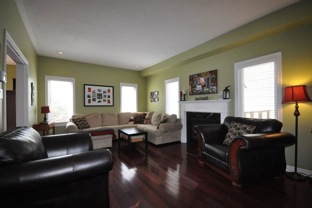 Photo 3: Photos: : Freehold for sale : MLS®# N2707933