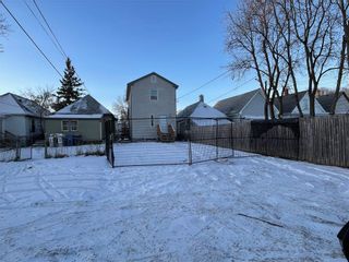 Photo 2: 339 Aberdeen Avenue in Winnipeg: House for sale : MLS®# 202324471