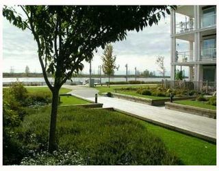 Photo 9: 413 4600 WESTWATER Drive in Richmond: Steveston South Condo for sale in "COPPER SKY EASY" : MLS®# V775539