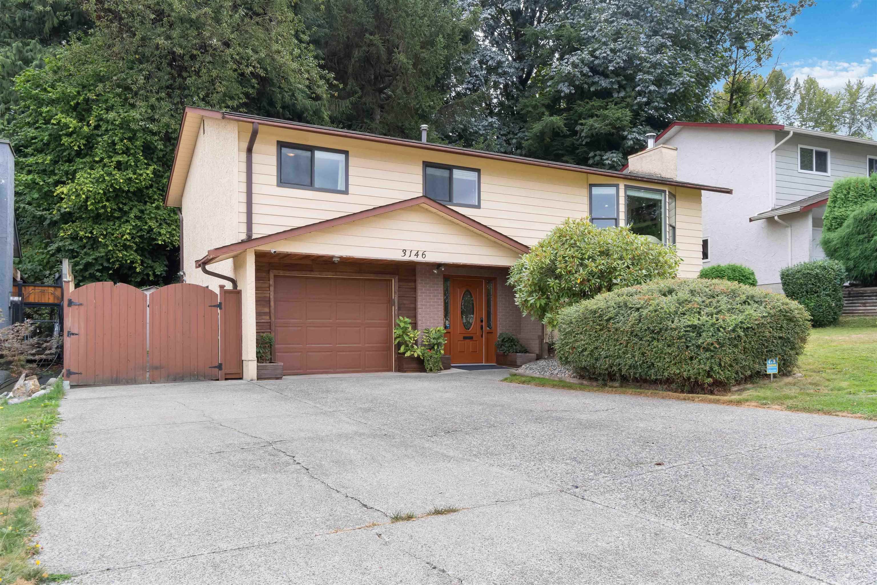 Main Photo: 3146 BABICH Street in Abbotsford: Central Abbotsford House for sale : MLS®# R2758162