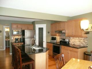 Photo 4: 92 Coopman Crescent in Winnipeg: Residential for sale
