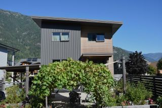 Photo 3: 824 SPROAT DRIVE in Nelson: House for sale : MLS®# 2472659