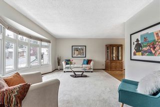 Photo 3: 7104 SILVERVIEW Road NW in Calgary: Silver Springs Detached for sale : MLS®# C4275510
