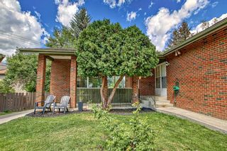 Photo 2: 2420 Palismount Place SW in Calgary: Palliser Detached for sale : MLS®# A2072797