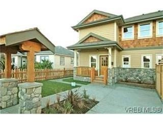 Photo 1: 154 Linden Ave in VICTORIA: Vi Fairfield West Half Duplex for sale (Victoria)  : MLS®# 433861