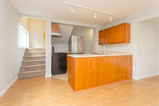 Photo 10: 1705 Emerson St in Victoria: Vi Jubilee Half Duplex for sale : MLS®# 904476