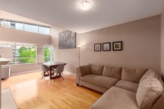 Photo 2: 24 1388 W 6TH Avenue in Vancouver: Fairview VW Condo for sale in "The Nottingham" (Vancouver West)  : MLS®# R2786500