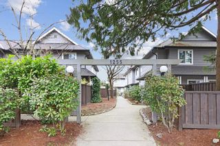 Photo 3: 8 1255 E 15TH Avenue in Vancouver: Mount Pleasant VE Townhouse for sale (Vancouver East)  : MLS®# R2759099