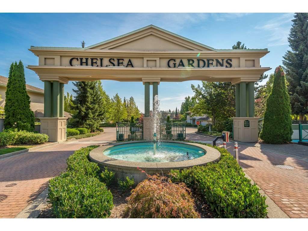 Main Photo: 210 13860 70 Avenue in Surrey: East Newton Condo for sale in "Chelsea Gardens" : MLS®# R2464628