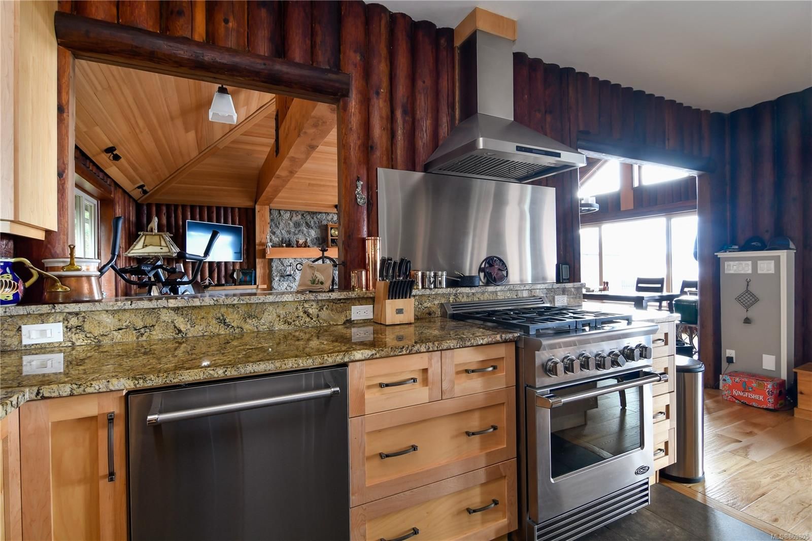 Main Photo: 1154 S Island Hwy in Campbell River: CR Campbell River Central House for sale : MLS®# 869805