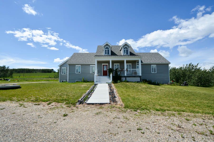 Main Photo: 13706 267 Road in Fort St. John: House for sale