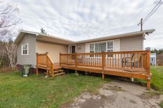 Photo 3: 2614 New Waterford Highway in South Bar: 207-C.B. County Residential for sale (Cape Breton)  : MLS®# 202225773