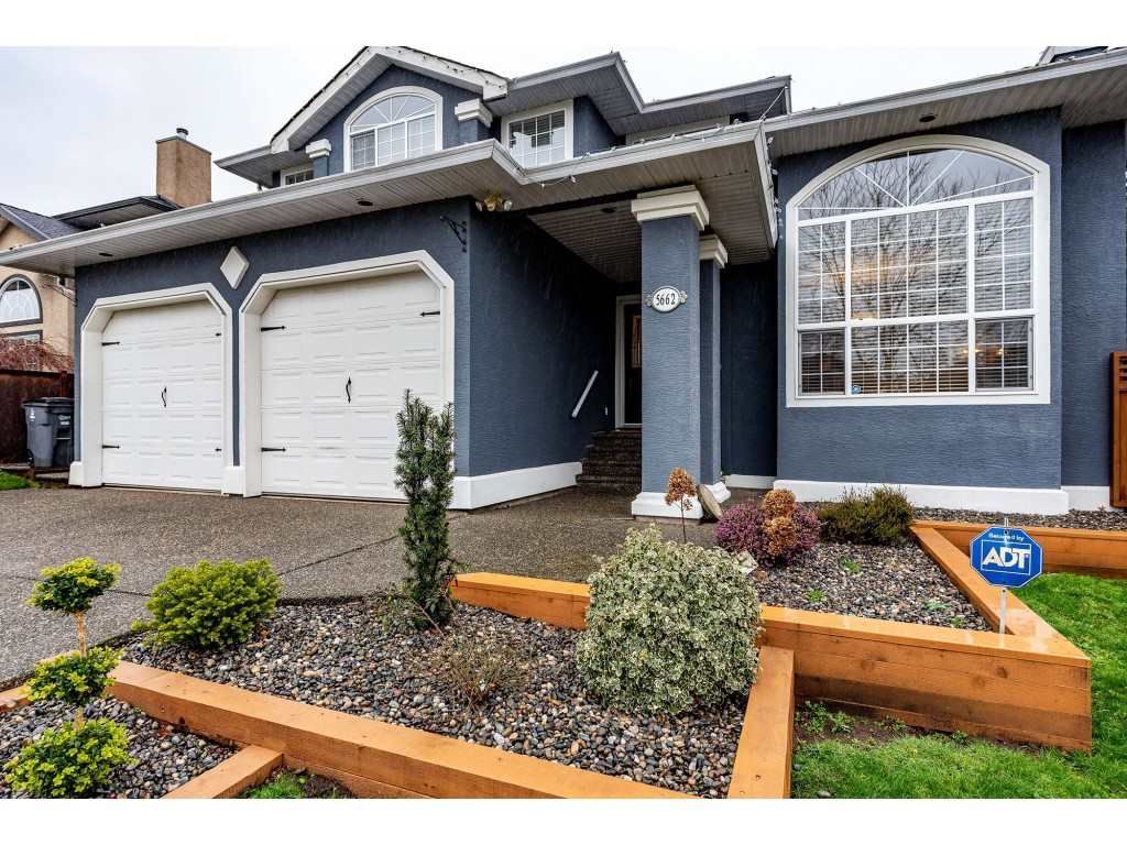 Main Photo: 5662 185 Street in Surrey: Cloverdale BC House for sale (Cloverdale)  : MLS®# R2430379