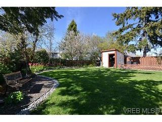 Photo 2: 1456 Edgeware Rd in VICTORIA: Vi Oaklands House for sale (Victoria)  : MLS®# 603241