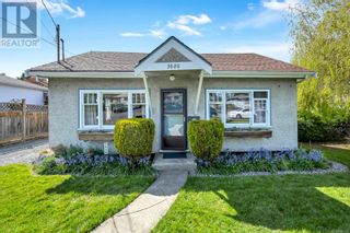 Photo 1: 3820 Epsom Dr in Saanich: House for sale : MLS®# 960352