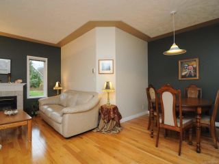 Photo 4: 201 2727 1st St in COURTENAY: CV Courtenay City Row/Townhouse for sale (Comox Valley)  : MLS®# 716740