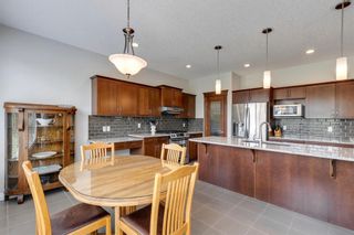 Photo 12: 124 Cougartown Close SW in Calgary: Cougar Ridge Detached for sale : MLS®# A2051695