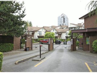 Photo 2: 102 13864 102ND Avenue in Surrey: Whalley Townhouse for sale in "GLENDALE VILLAGE" (North Surrey)  : MLS®# F1408721