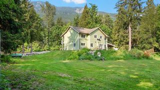 Photo 3: 14605 SQUAMISH VALLEY Road in Squamish: Upper Squamish House for sale in "Squamish Valley" : MLS®# R2791767