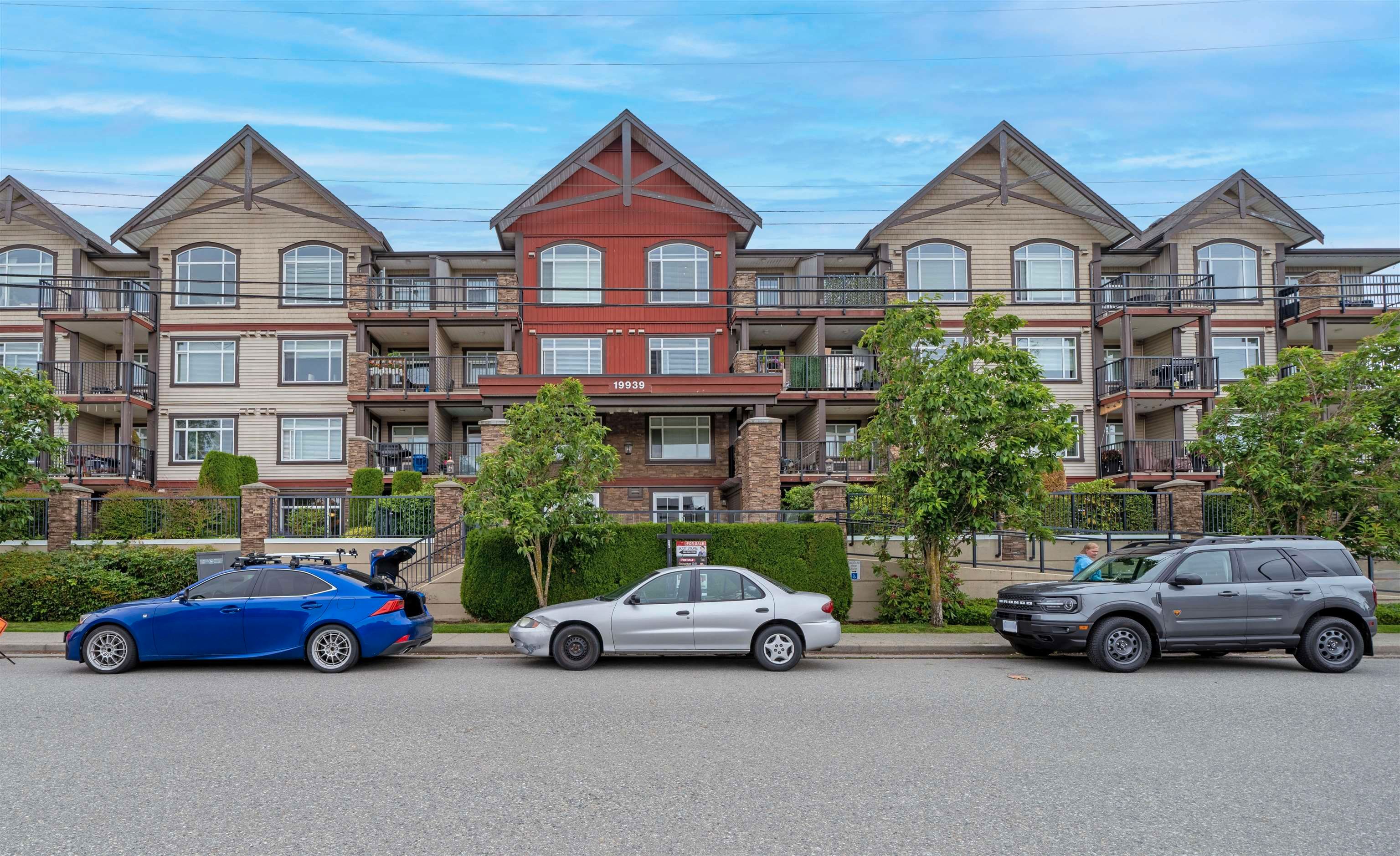 Main Photo: 217 19939 55A Avenue in Langley: Langley City Condo for sale : MLS®# R2789214