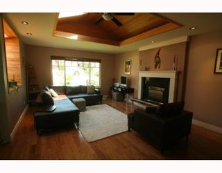 Photo 4: 2665 VIOLET Street in North_Vancouver: Blueridge NV House for sale (North Vancouver)  : MLS®# V768163