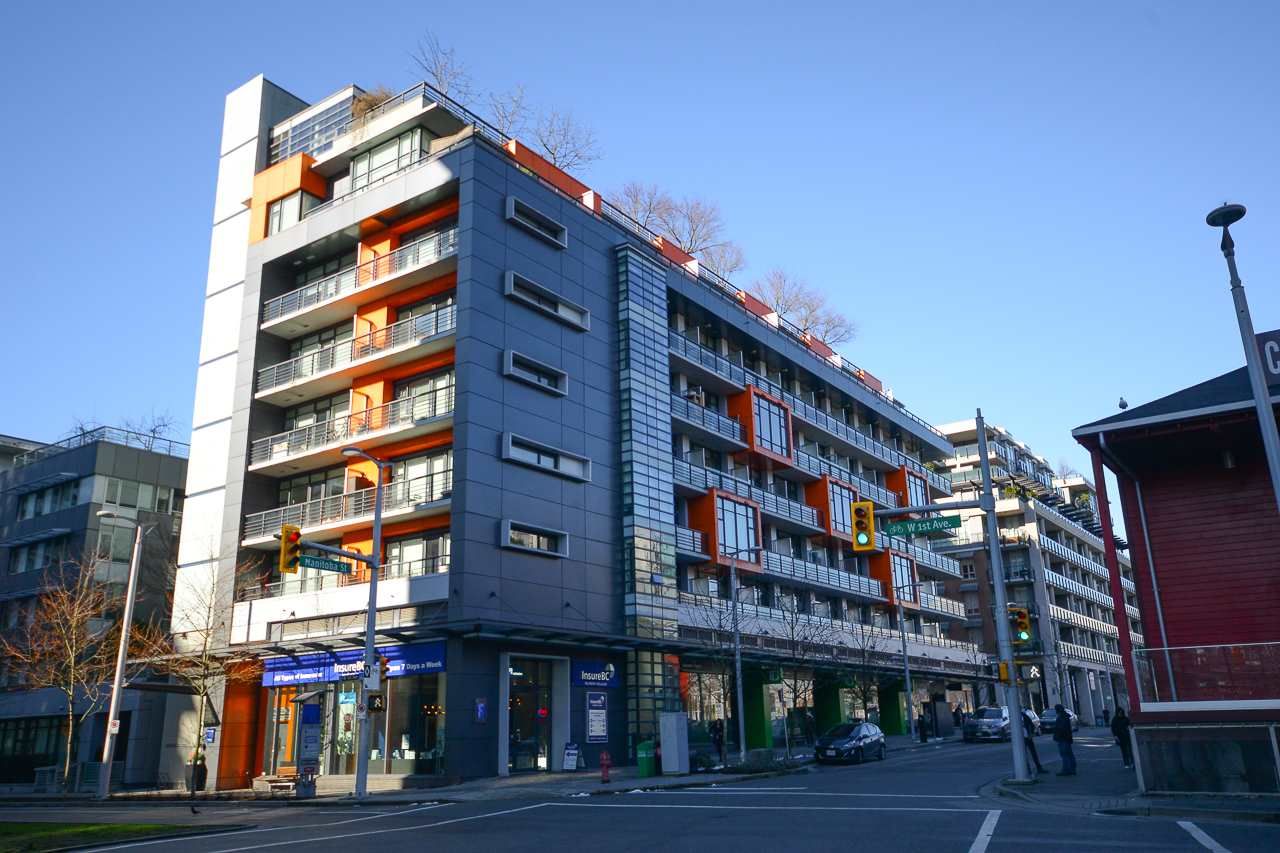 Main Photo: 407 123 W 1ST Avenue in Vancouver: False Creek Condo for sale in "COMPASS" (Vancouver West)  : MLS®# R2239199