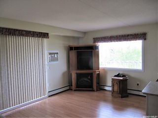 Photo 4: 303 2 18th Street in Battleford: Residential for sale : MLS®# SK930303