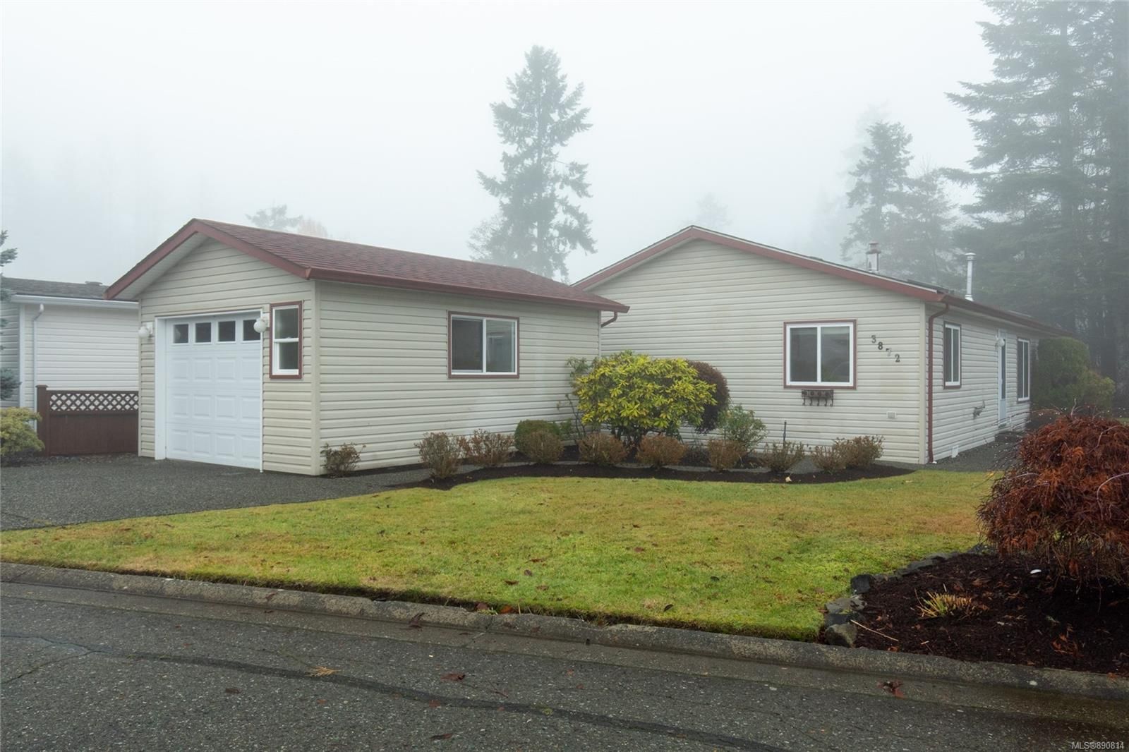 Main Photo: 3872 King Arthur Dr in Nanaimo: Na North Jingle Pot Manufactured Home for sale : MLS®# 890814