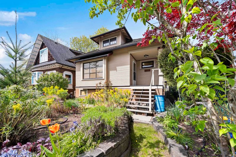 FEATURED LISTING: 1017 FIFTH Avenue New Westminster