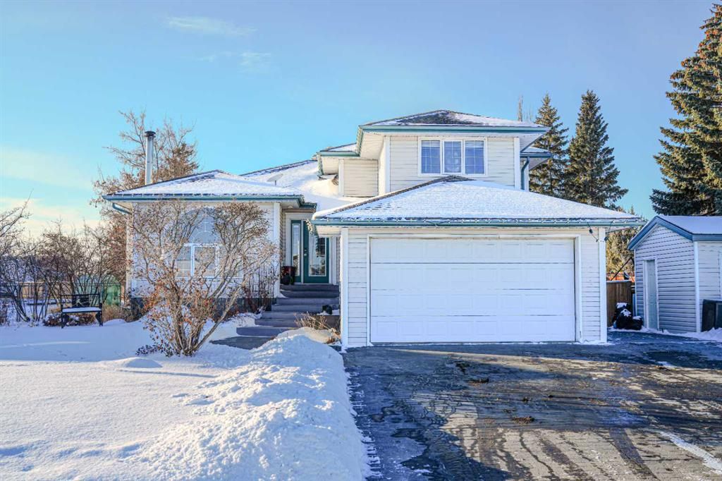 Main Photo: 4812 44 Street: Hardisty Detached for sale : MLS®# A2103736