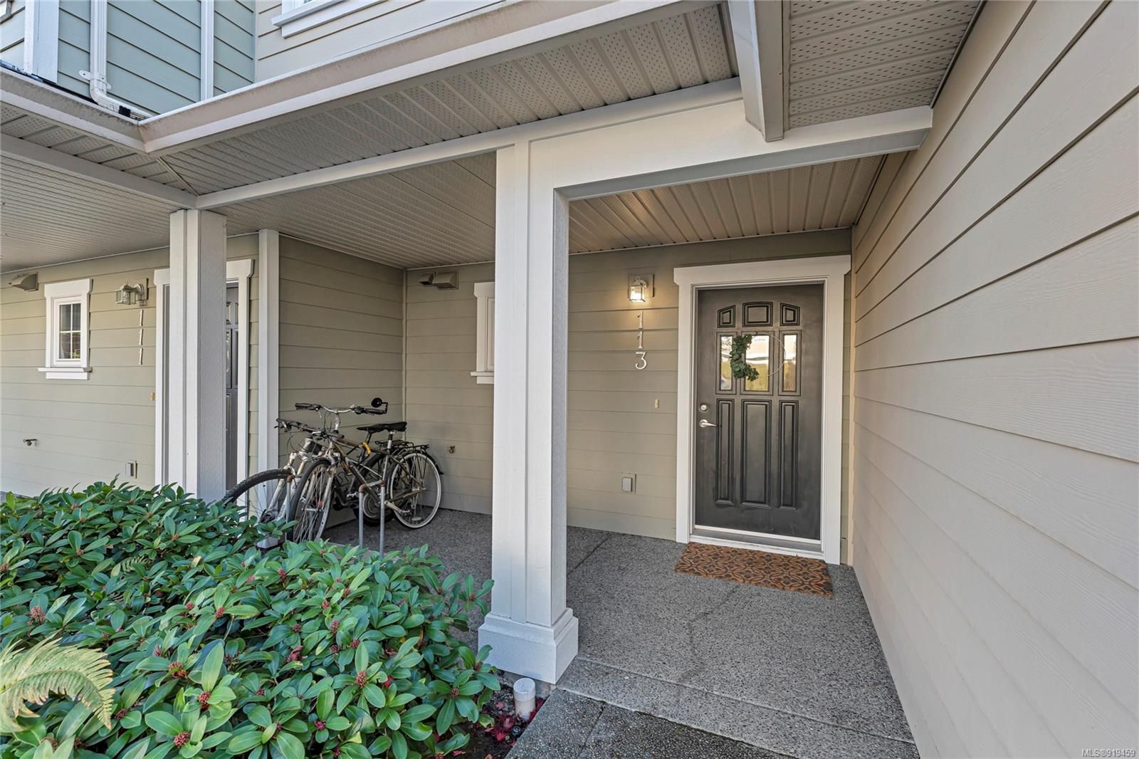 Main Photo: 113 820 Brock Ave in Langford: La Langford Proper Row/Townhouse for sale : MLS®# 919459