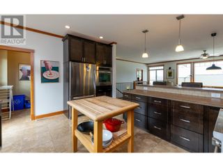 Photo 4: 2050 1 Avenue SE in Salmon Arm: House for sale : MLS®# 10310290