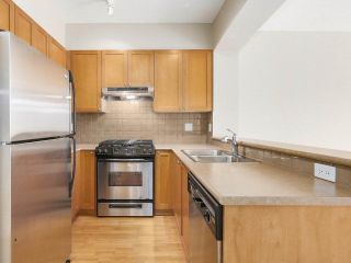Photo 11: 311 2280 WESBROOK Mall in Vancouver: University VW Condo for sale in "KEATS HALL" (Vancouver West)  : MLS®# R2193319
