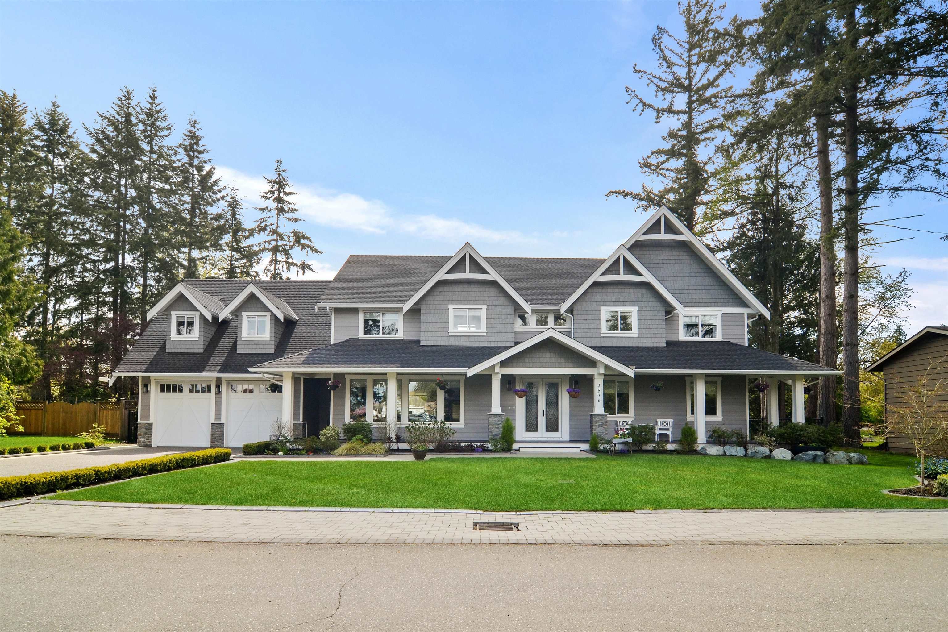 Main Photo: 4536 SOUTHRIDGE Crescent in Langley: Murrayville House for sale in "Murrayville" : MLS®# R2695694