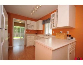 Photo 2: 207 16233 82ND Avenue in Surrey: Fleetwood Tynehead Townhouse for sale in "Orchards" : MLS®# F2918236