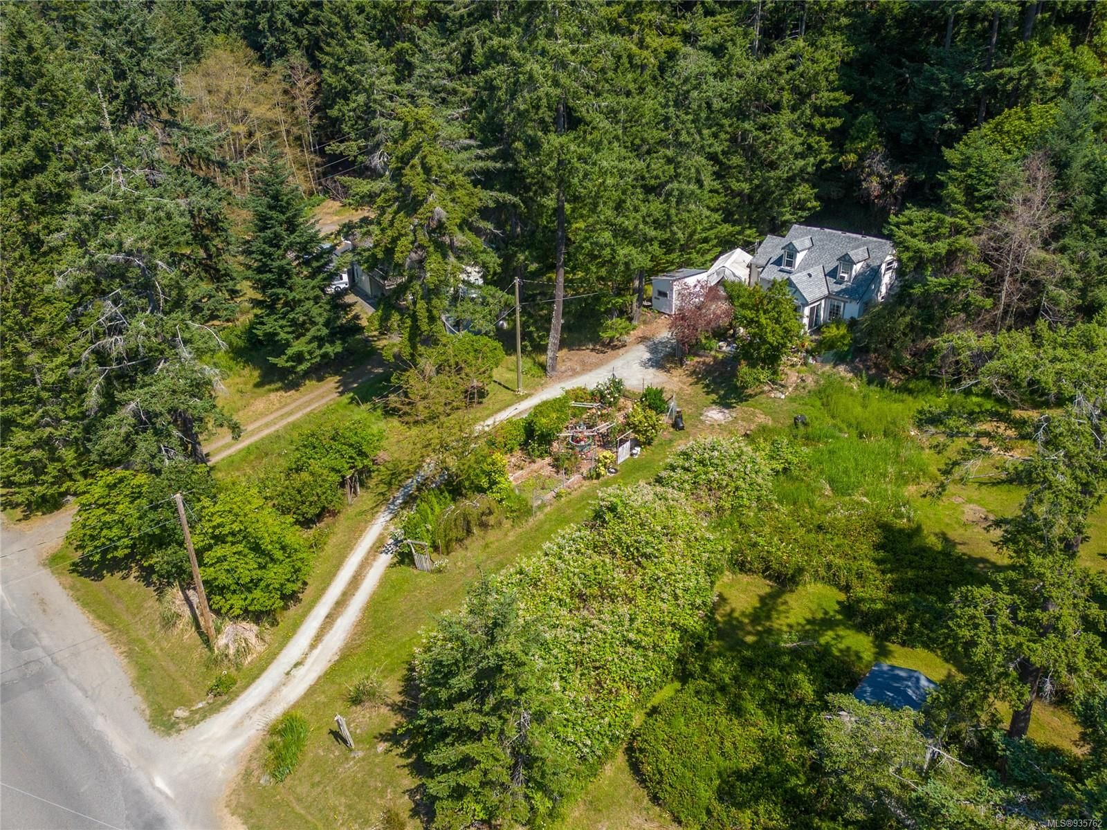Main Photo: 3738 Privateers Rd in Pender Island: GI Pender Island House for sale (Gulf Islands)  : MLS®# 935762