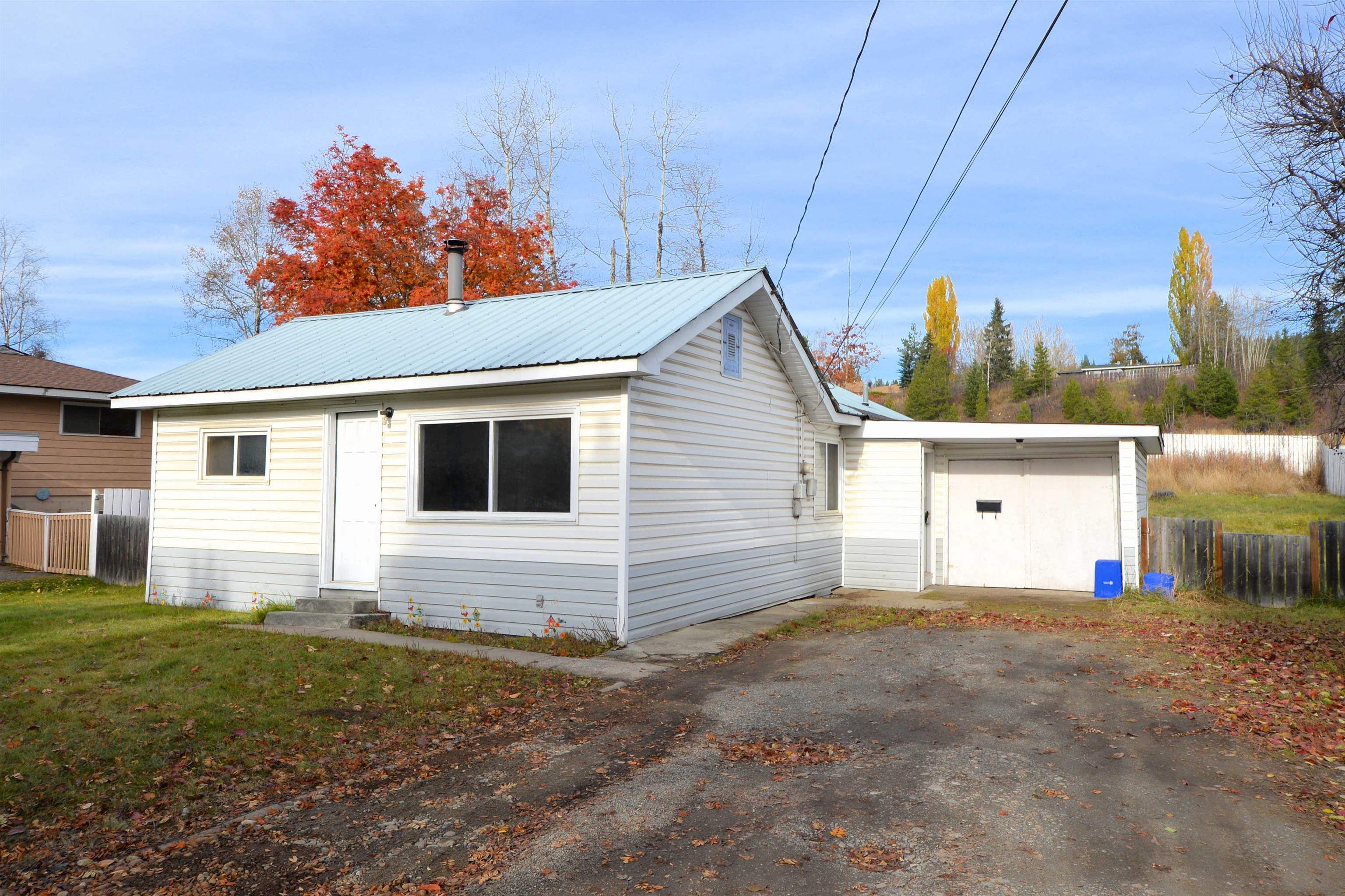 Photo 1: Photos: 728 NORTH NECHAKO Road in Prince George: Edgewood Terrace House for sale in "North Nechako/Edgewood Terrace" (PG City North (Zone 73))  : MLS®# R2628480