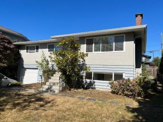 Photo 1: 6587 WINCH Street in Burnaby: Sperling-Duthie House for sale (Burnaby North)  : MLS®# R2725874