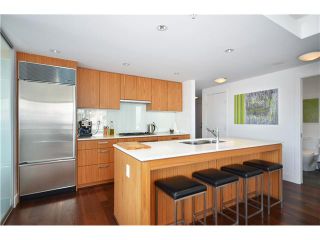 Photo 5: 703 1675 W 8TH Avenue in Vancouver: Fairview VW Condo for sale in "CAMERA" (Vancouver West)  : MLS®# V1019102